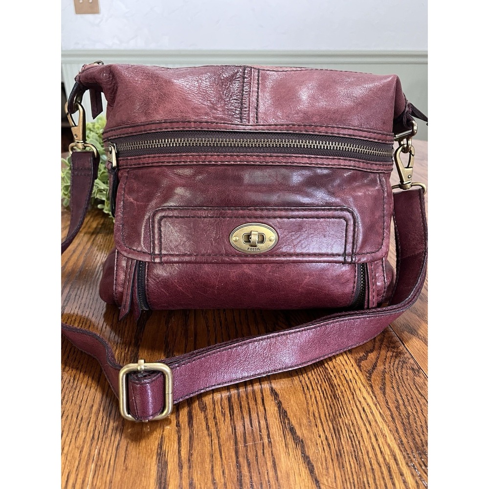 Vintage Fossil Stanton Burgundy Womens Leather Crossbody Bag Turn Key Lock